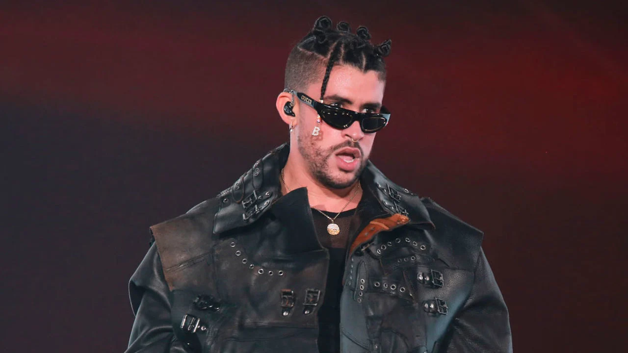 Bad Bunny deja fuera a Estados Unidos de su gira por temor a redadas del ICE
